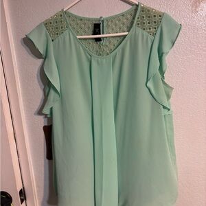 Kohl's Green Flutter Sleeve Ruffled Blouse
